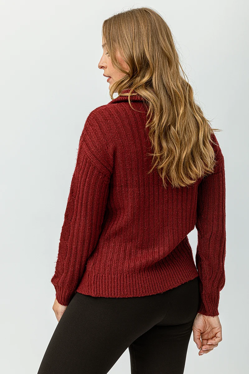 Le tricot texturé col montant demi-zip
