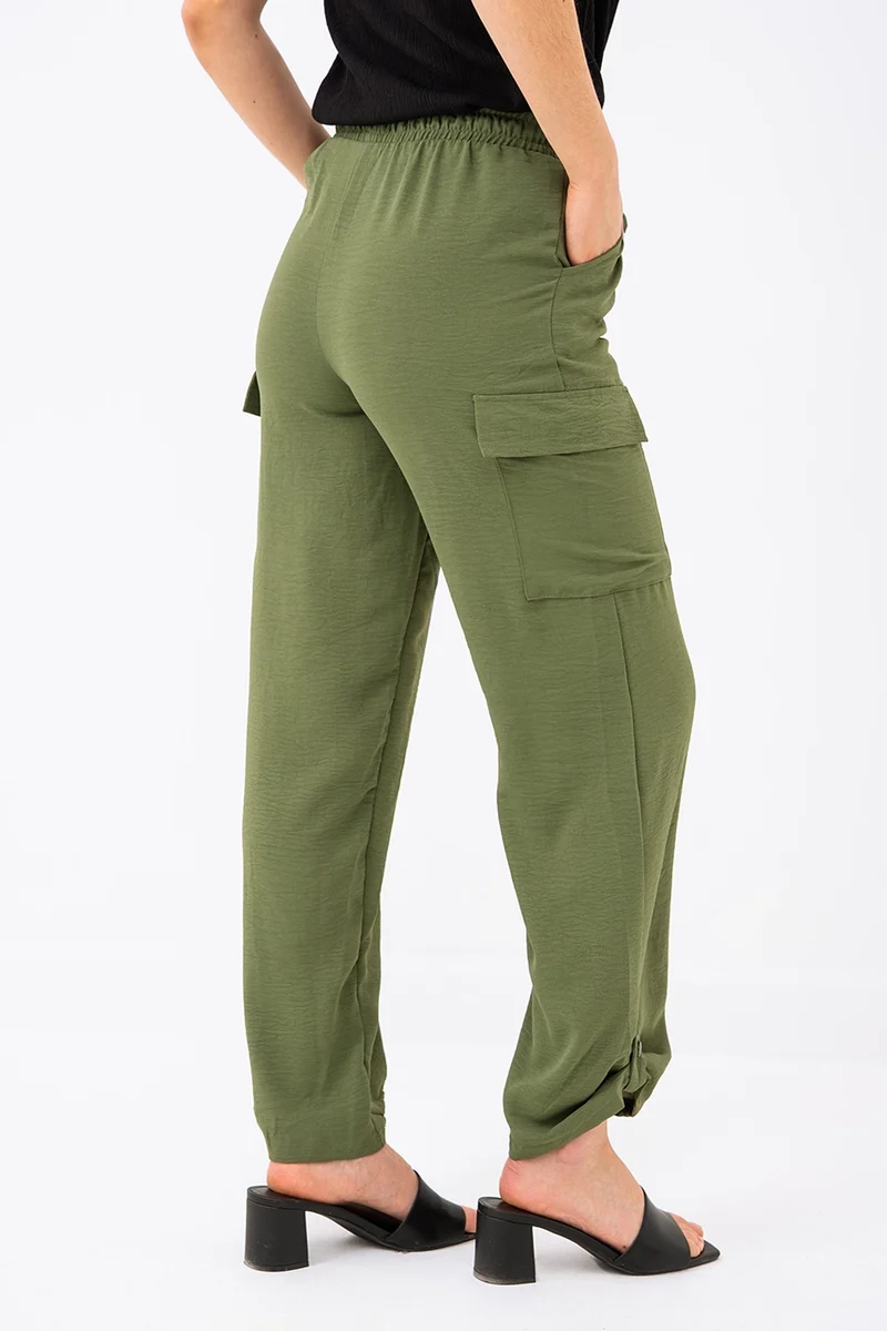 Le pantalon cargo effet froissé