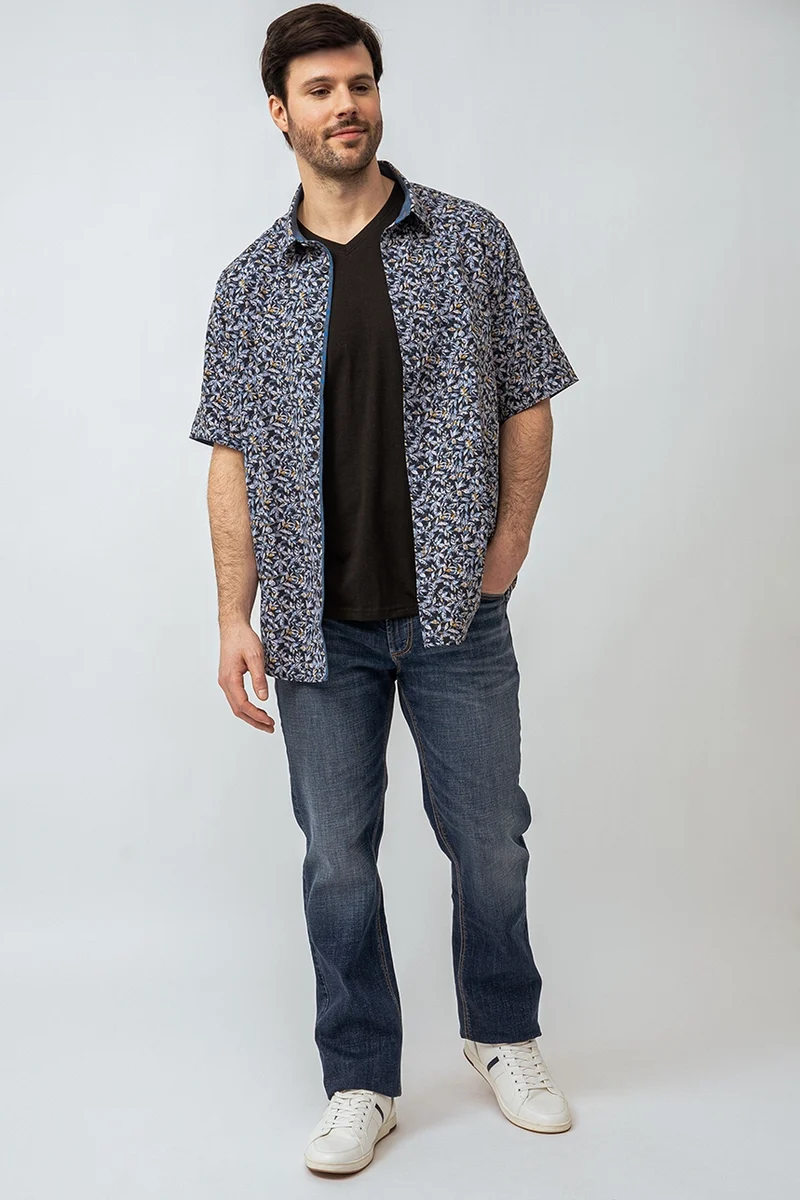 La chemise imprimée feuilles
