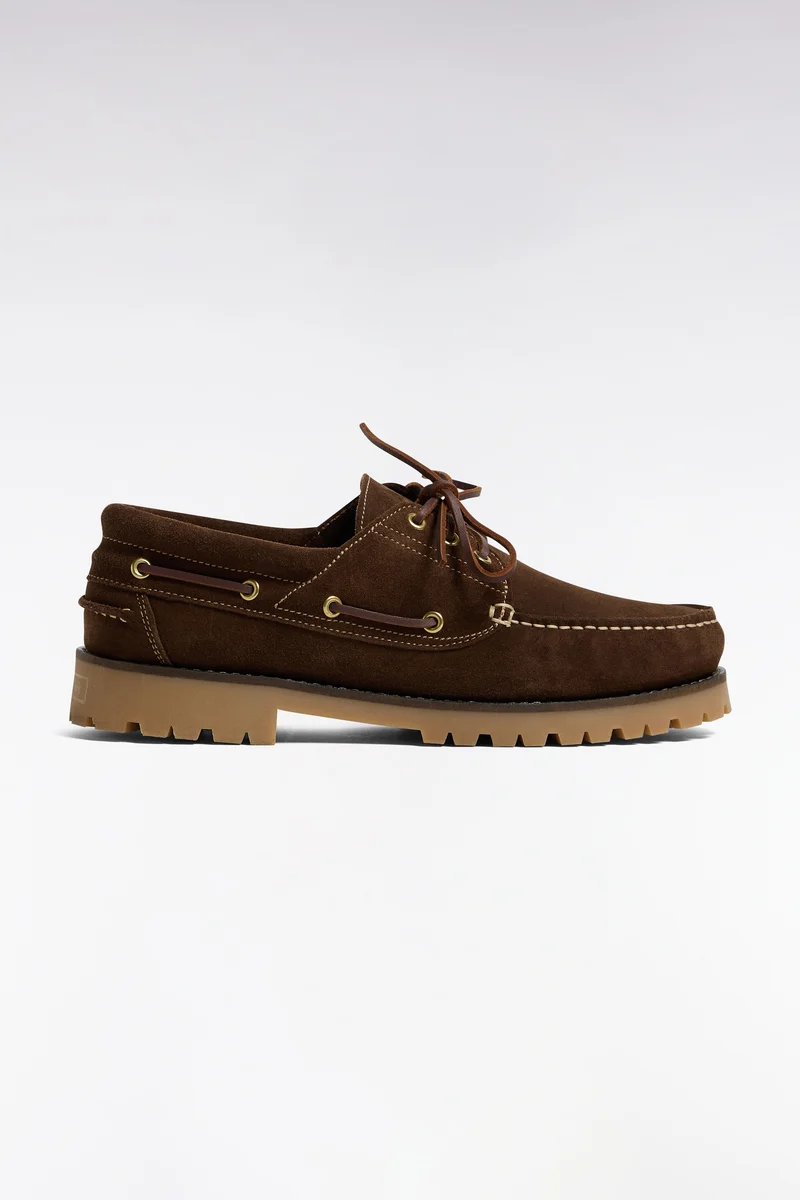 Chaussures bateau en cuir suédé marron