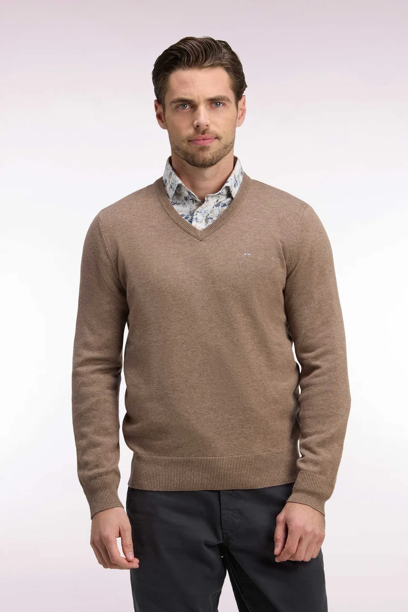 Pull col V en laine et coton marron coupe droite