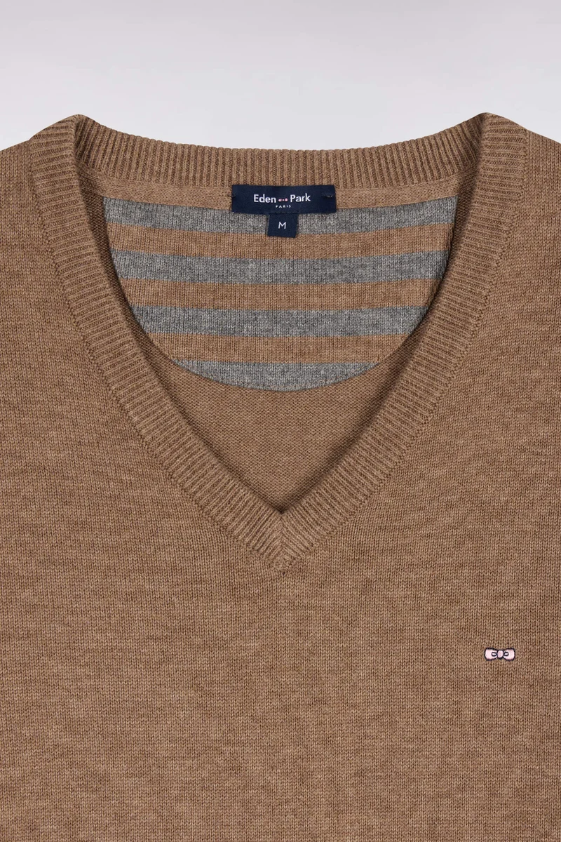 Pull col V en laine et coton marron coupe droite