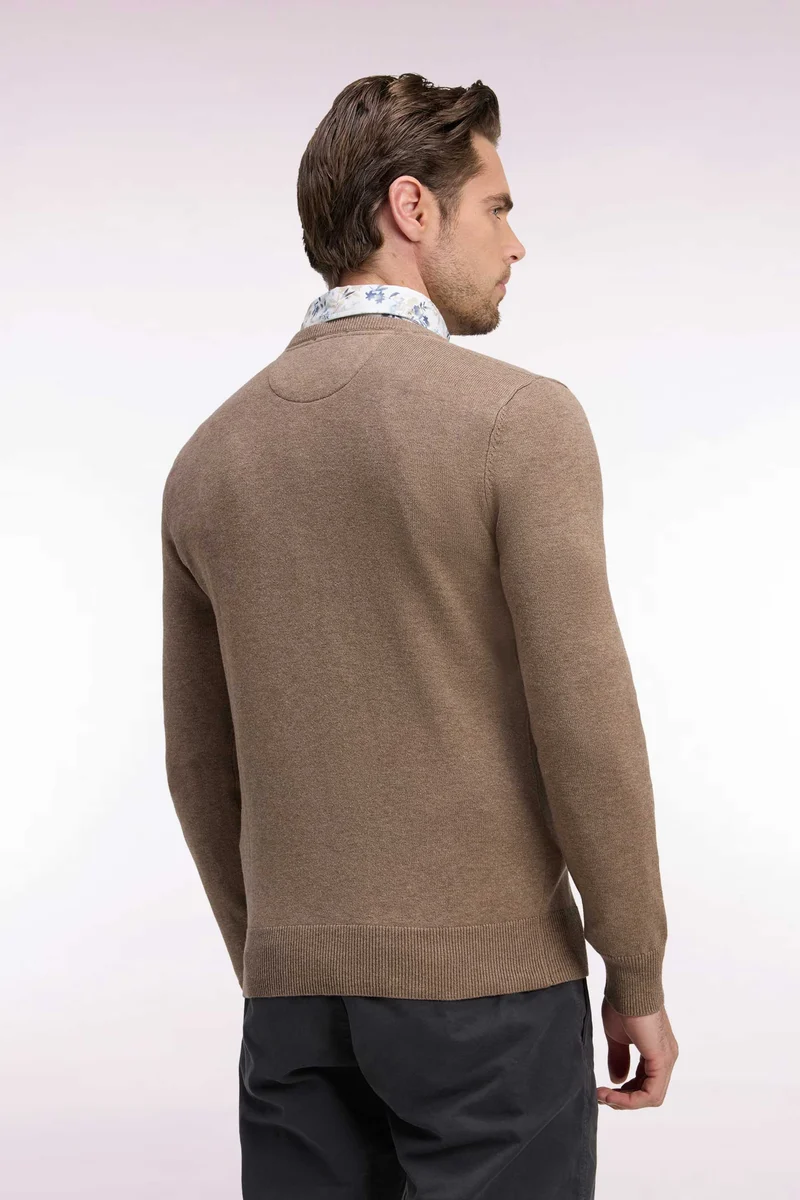 Pull col V en laine et coton marron coupe droite