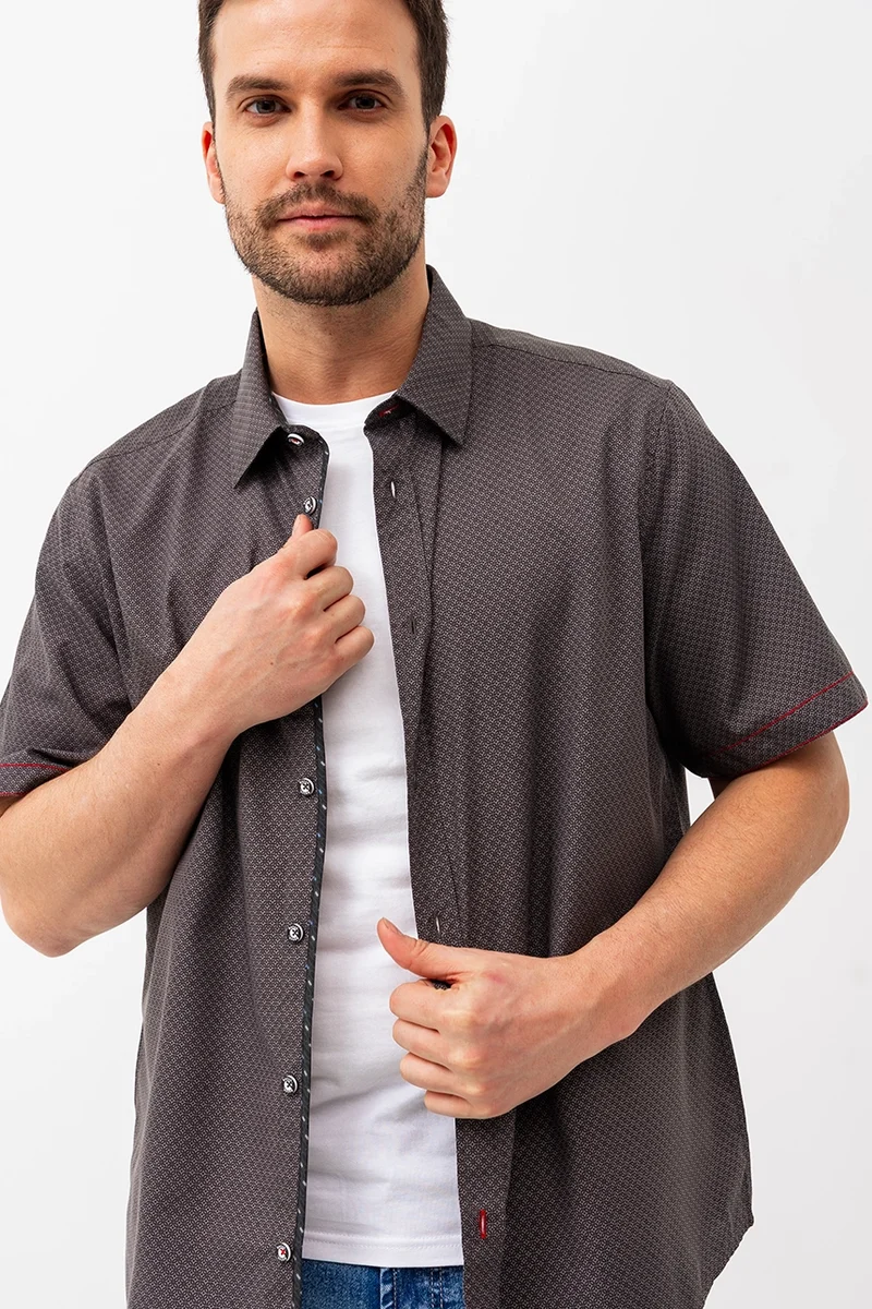 La chemise imprimée all-over