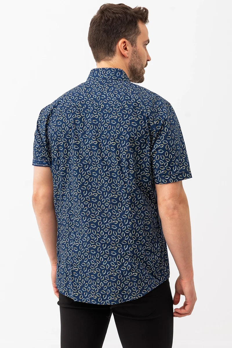 La chemise imprimée all-over feuille abstraite