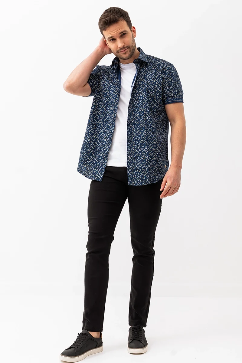 La chemise imprimée all-over feuille abstraite