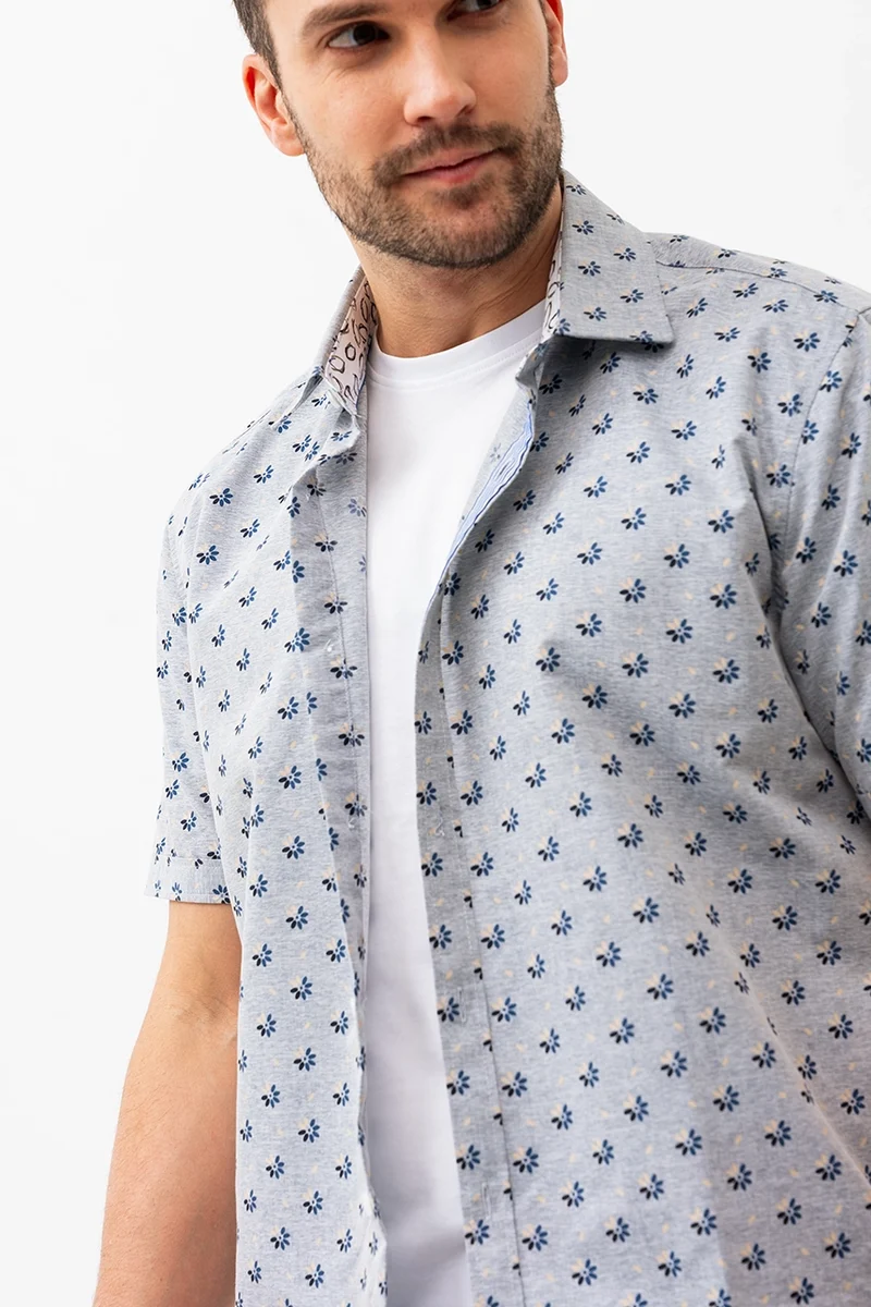 La chemise imprimée fleurs tricolores