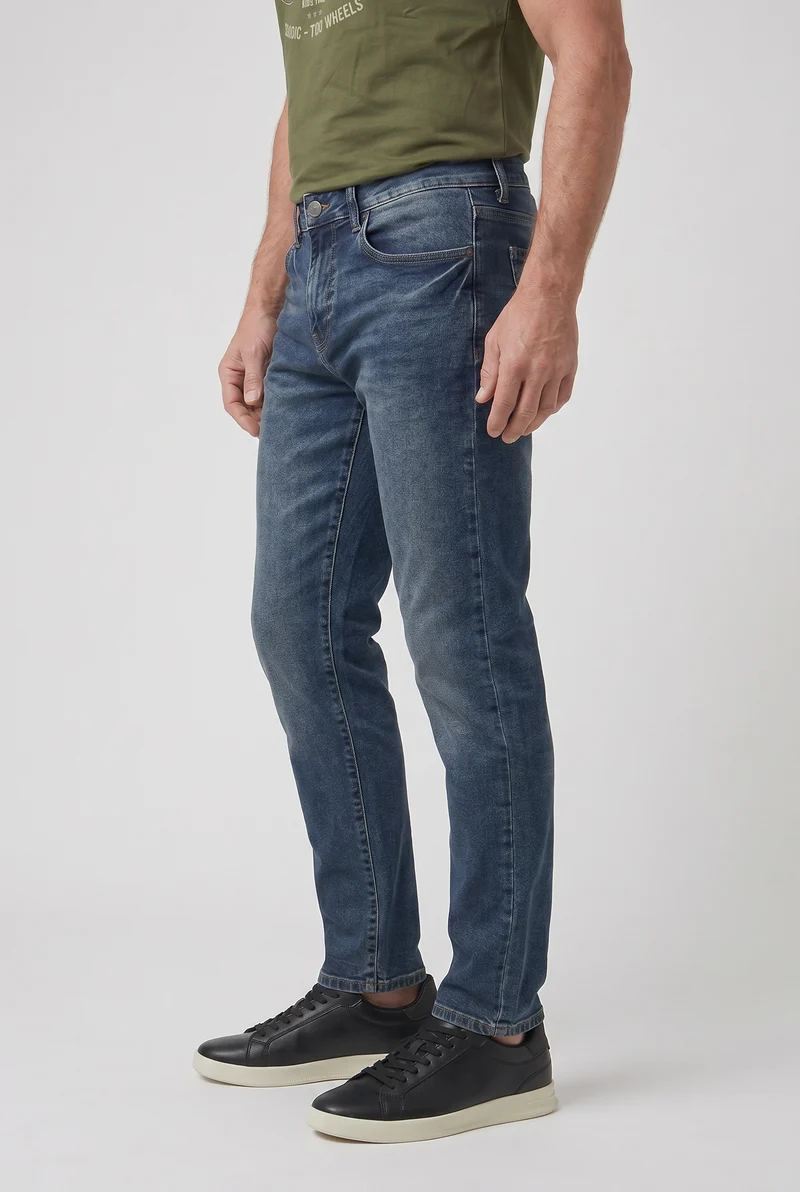Le jean slim extensible foncé