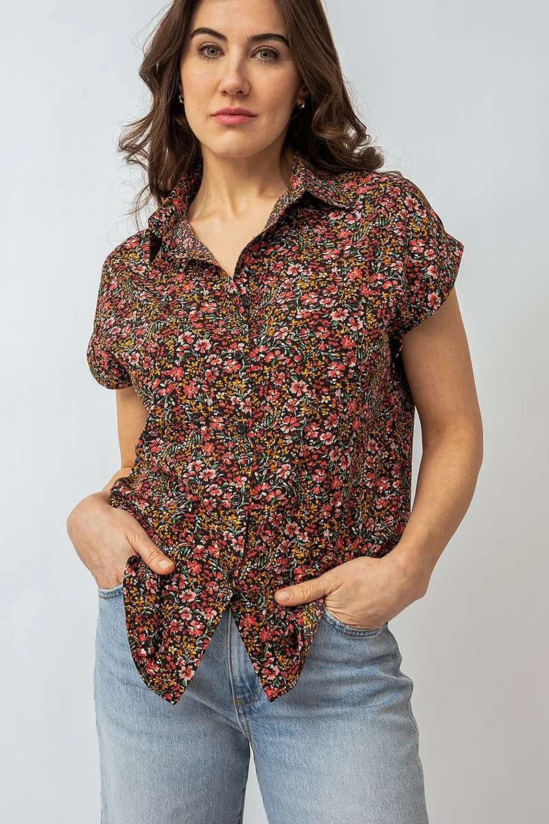 La blouse manches courtes petites fleurs