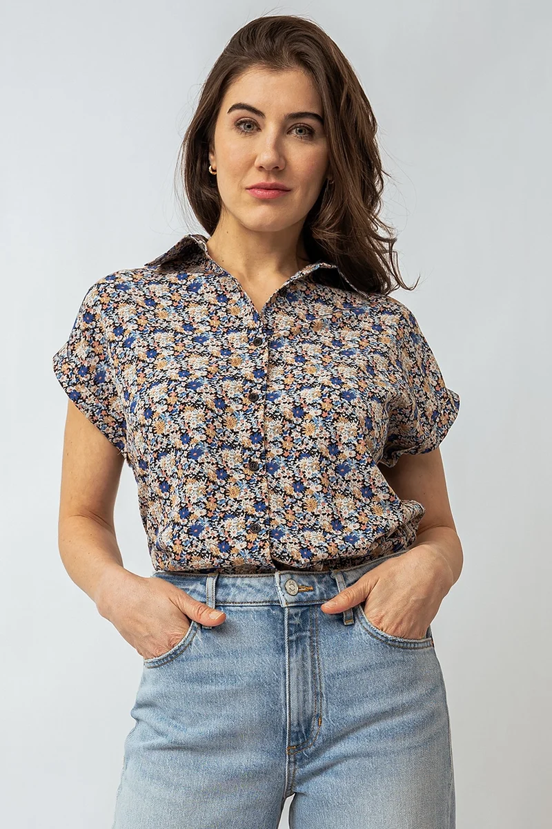 La blouse manches courtes petites fleurs