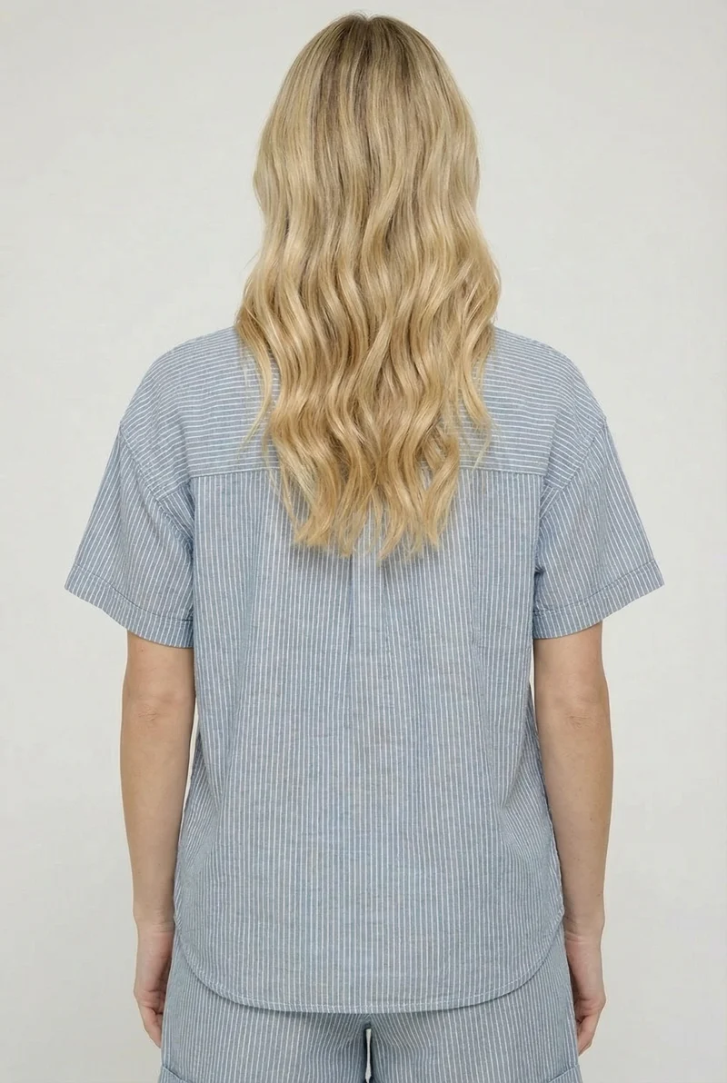 La chemise en coton rayée