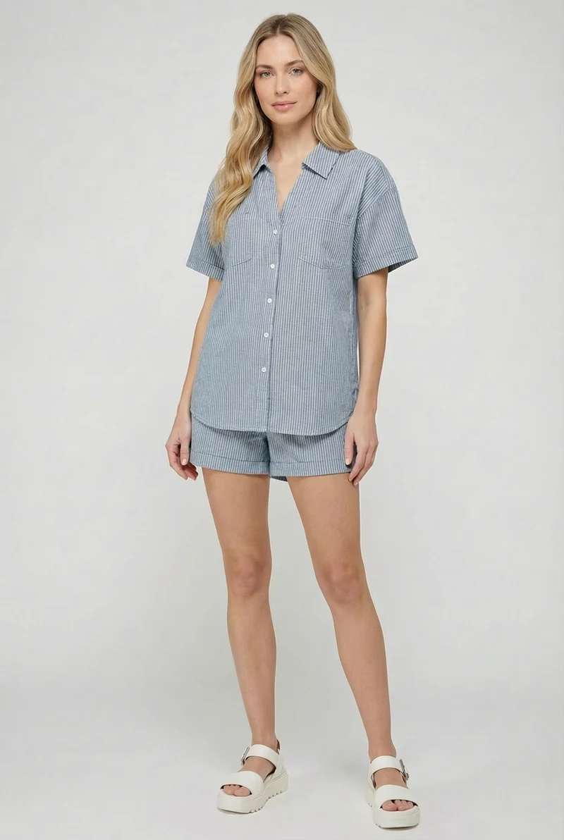La chemise en coton rayée