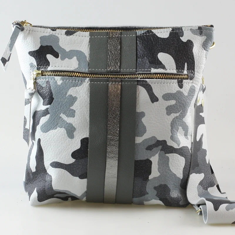 The Stripe Lakeshore - 2 sizes!: Jet w/3stripes: Silver / 9"x9.5" / Matching Leather Strap