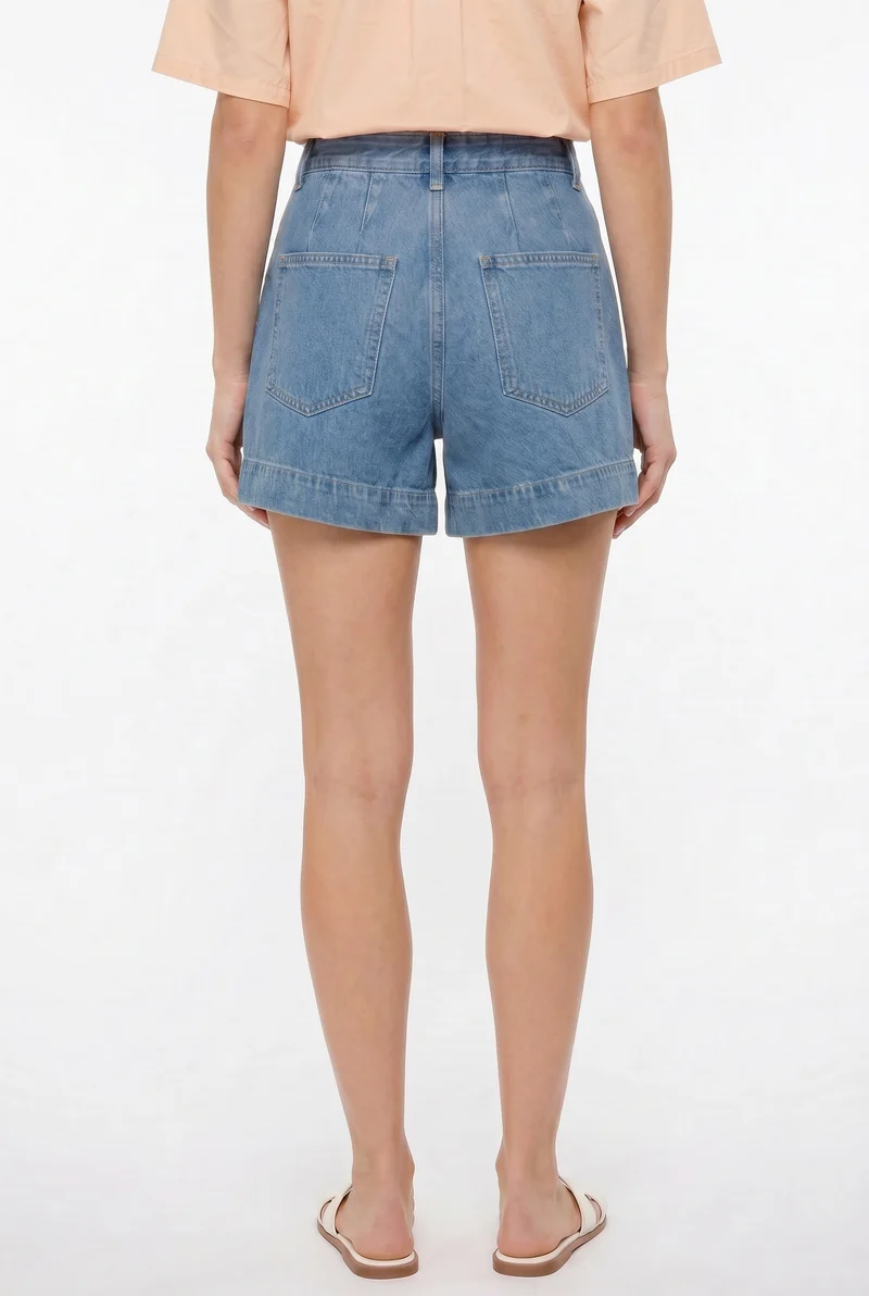 Le short à plis taille haute