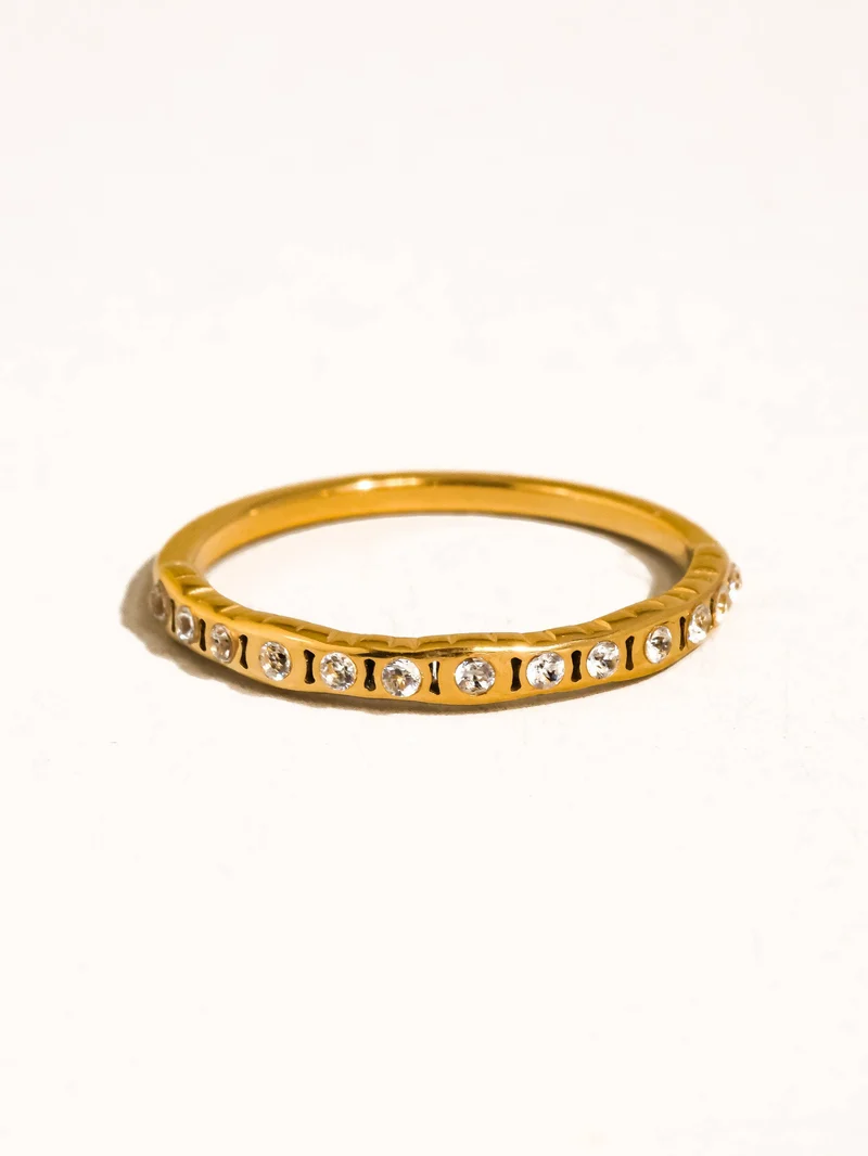 Flair 18K Gold Non-Tarnish Thin CZ Band: Yellow Gold / 7