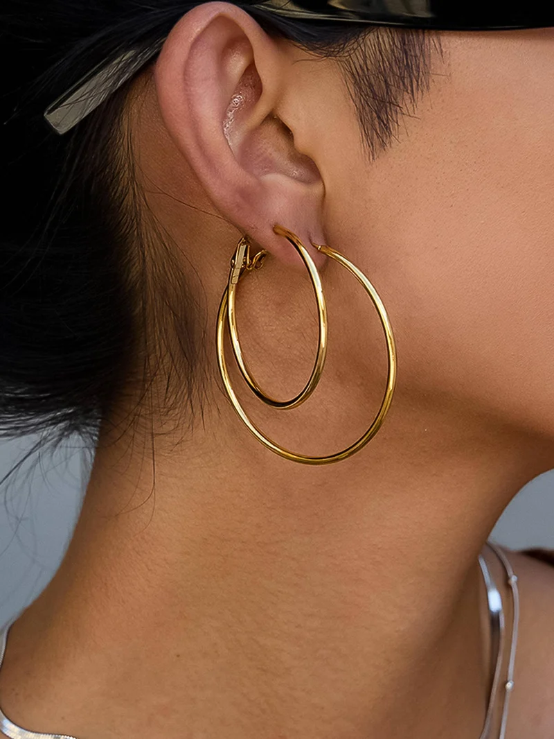 Eska 18K Gold Non-Tarnish Classic Thin Hoop Earring: Yellow Gold / 40 MM