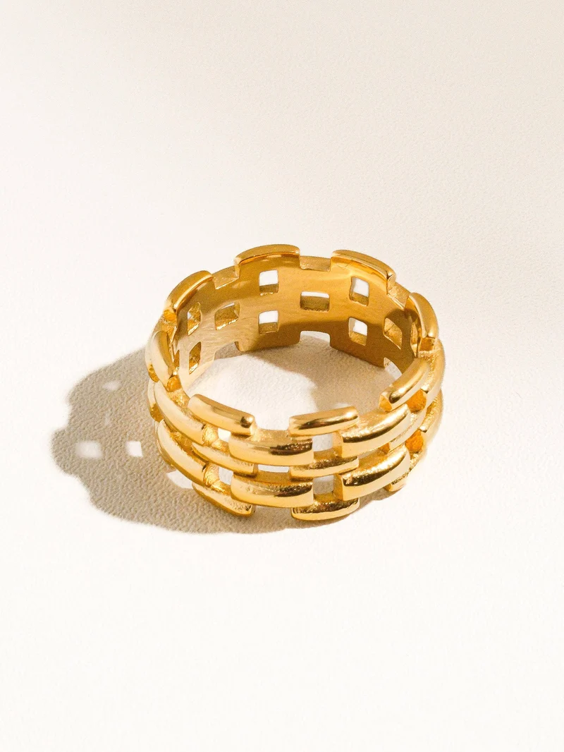 Roxie 18K Gold Non-Tarnish Braided Chain Ring: Yellow Gold / 8