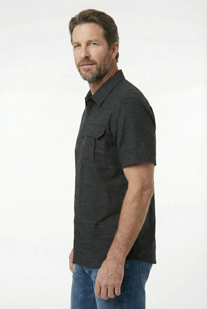 Chemise noire à manches courtes