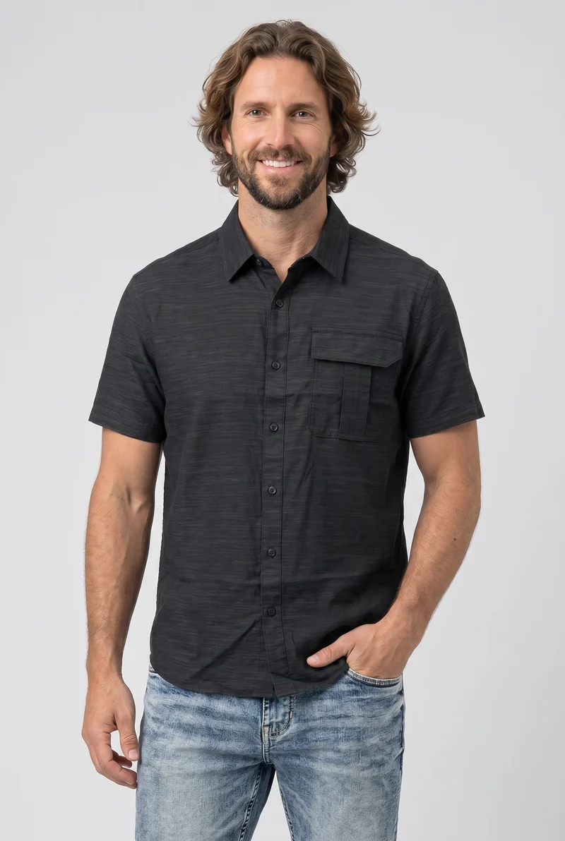 Chemise noire à manches courtes