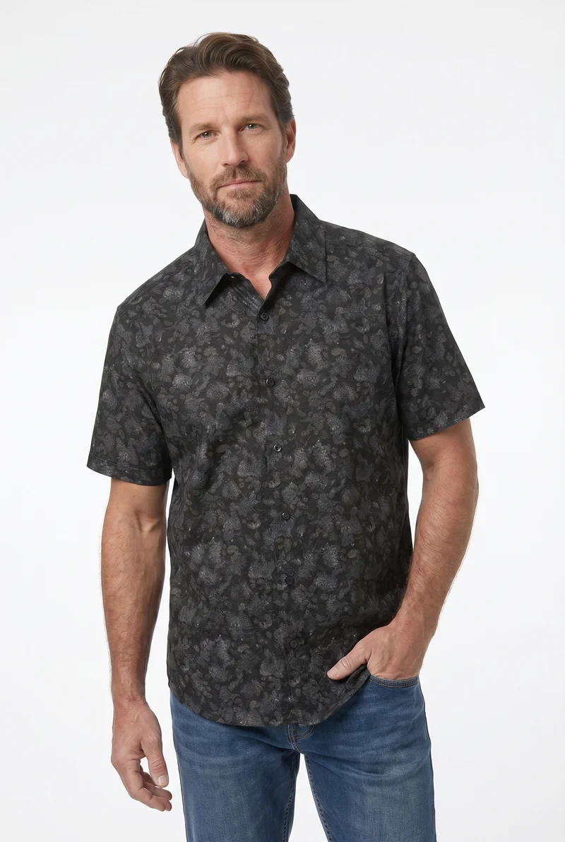 La chemise tropicale à manches courtes