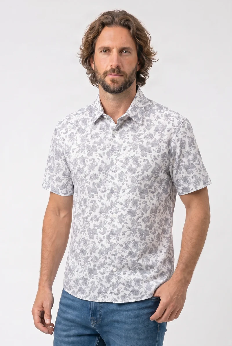La chemise tropicale à manches courtes