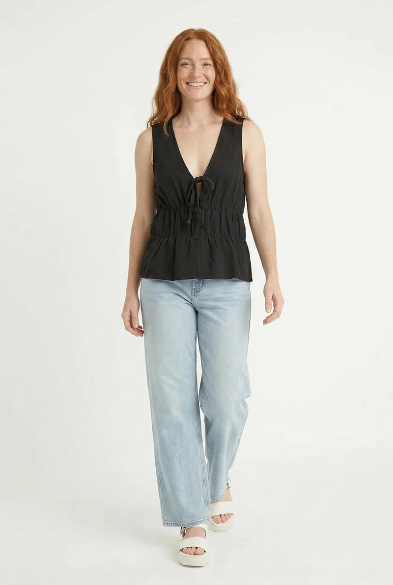 La camisole veste à boucle en lin