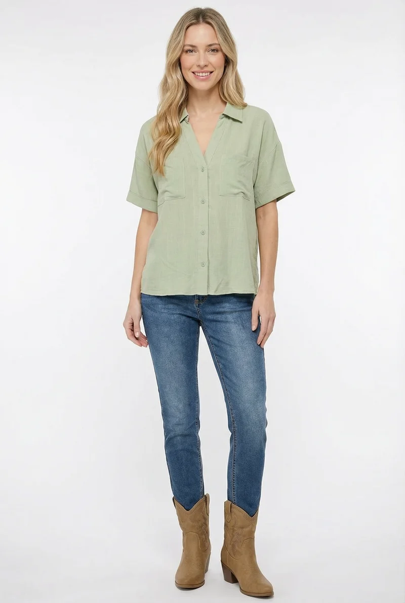 La chemise ample en lin à manches courtes