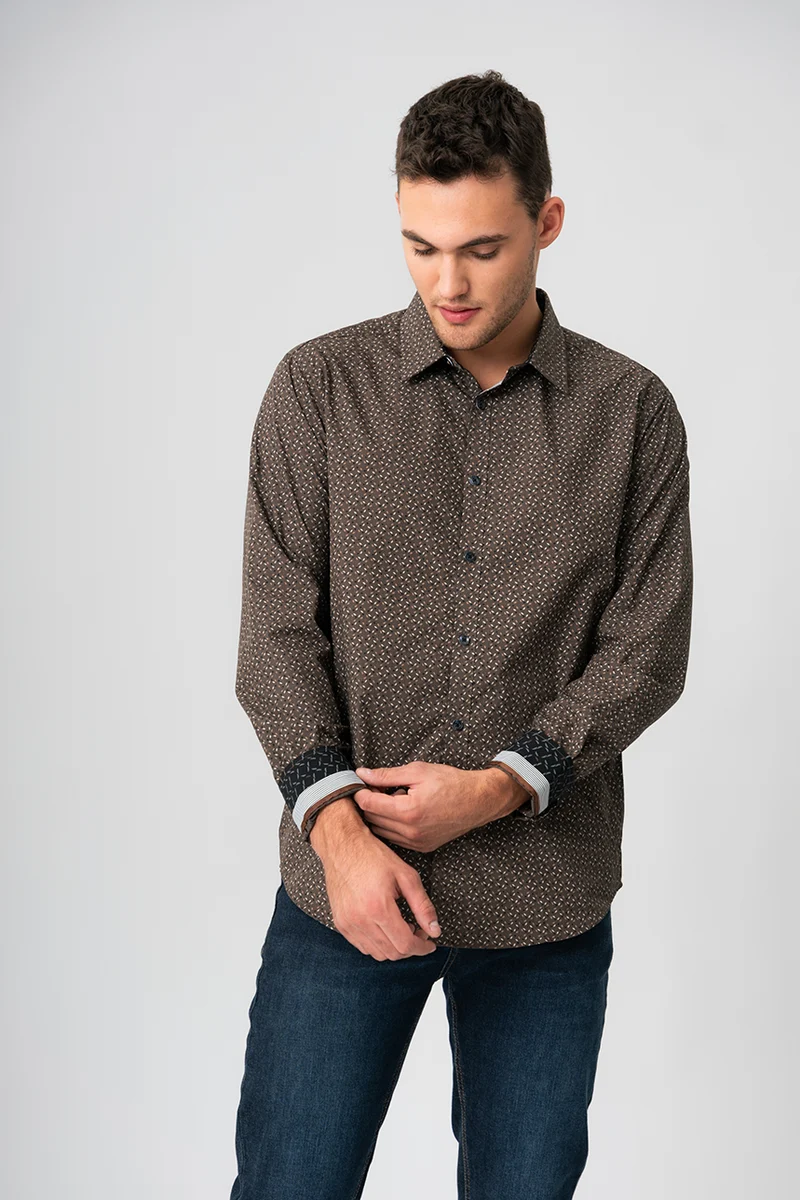 La chemise infroissable à revers contrastes