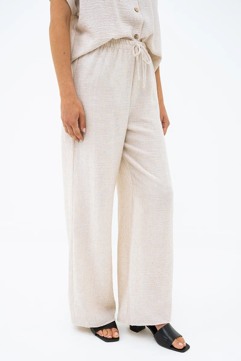 Le pantalon aspect lin chic à boucle