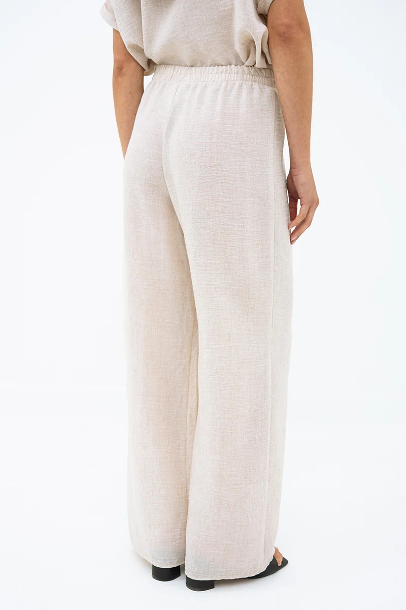 Le pantalon aspect lin chic à boucle
