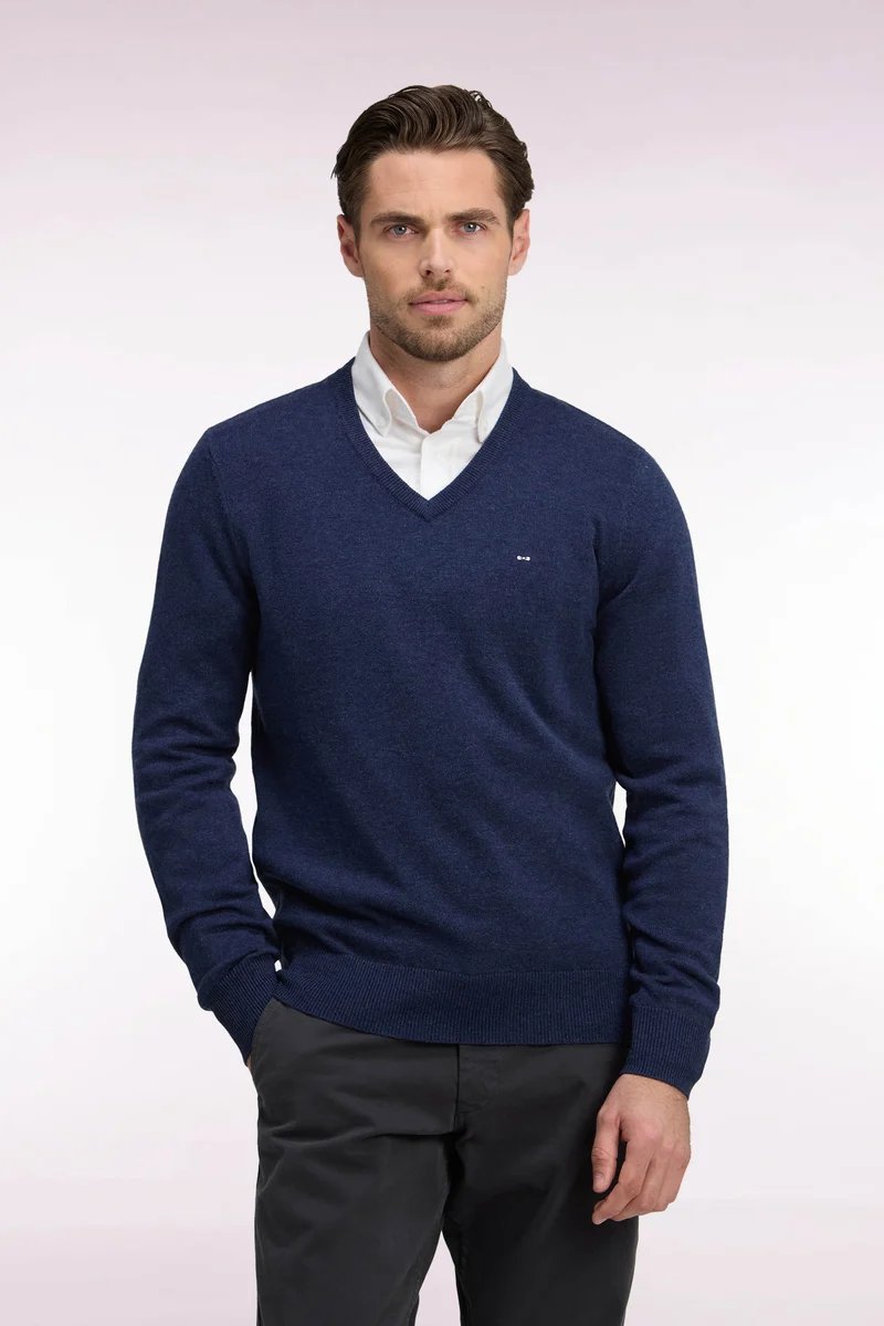 Pull col V en laine et coton bleu coupe droite