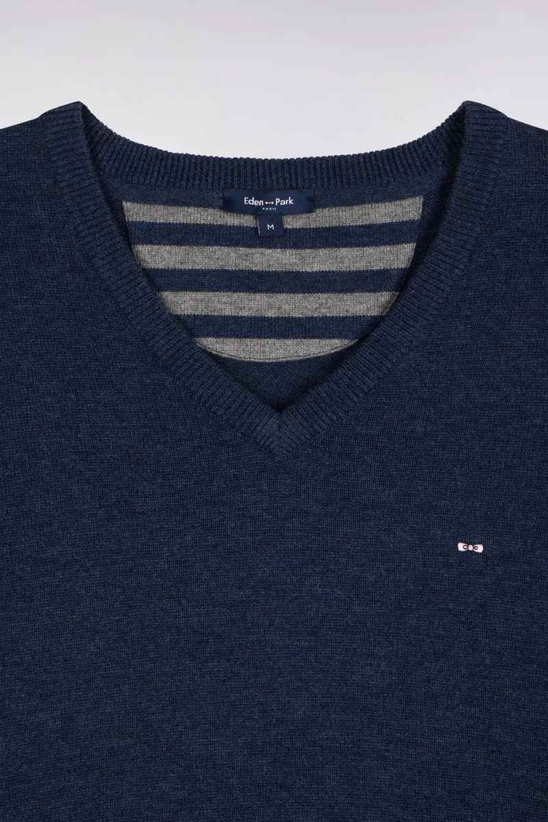 Pull col V en laine et coton bleu coupe droite