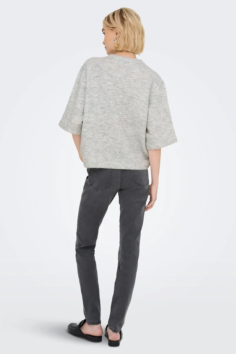 Le cardigan en tricot à manches courtes