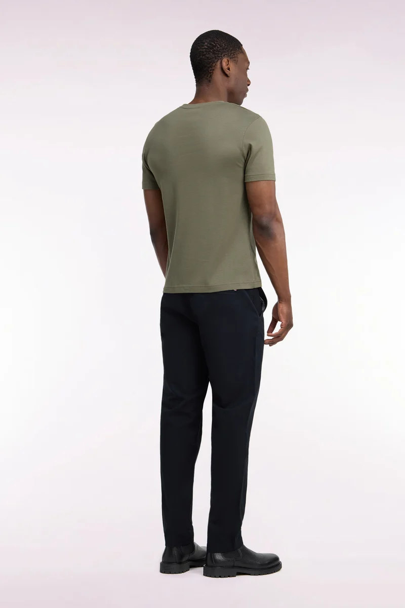 Pantalon chino sans plis en piqué de coton stretch noir coupe regular