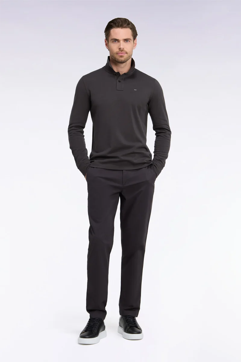 Pantalon chino sans plis en piqué de coton stretch marron coupe regular