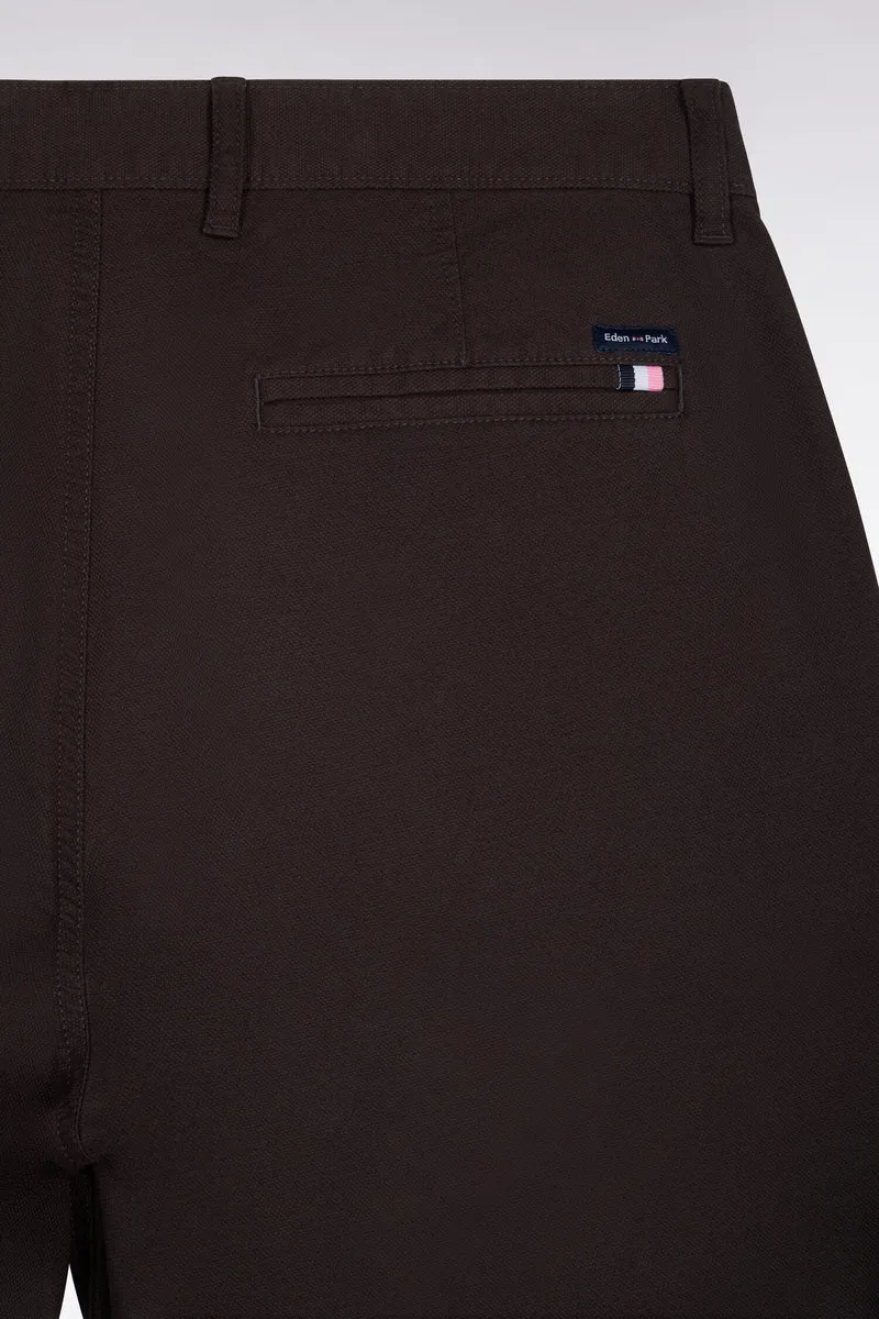 Pantalon chino sans plis en piqué de coton stretch marron coupe regular