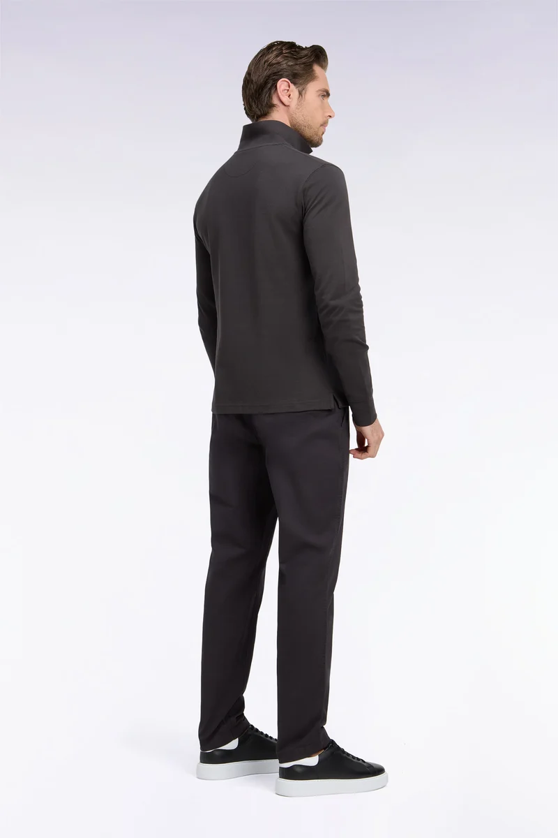 Pantalon chino sans plis en piqué de coton stretch marron coupe regular