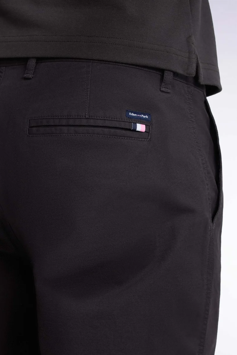 Pantalon chino sans plis en piqué de coton stretch marron coupe regular