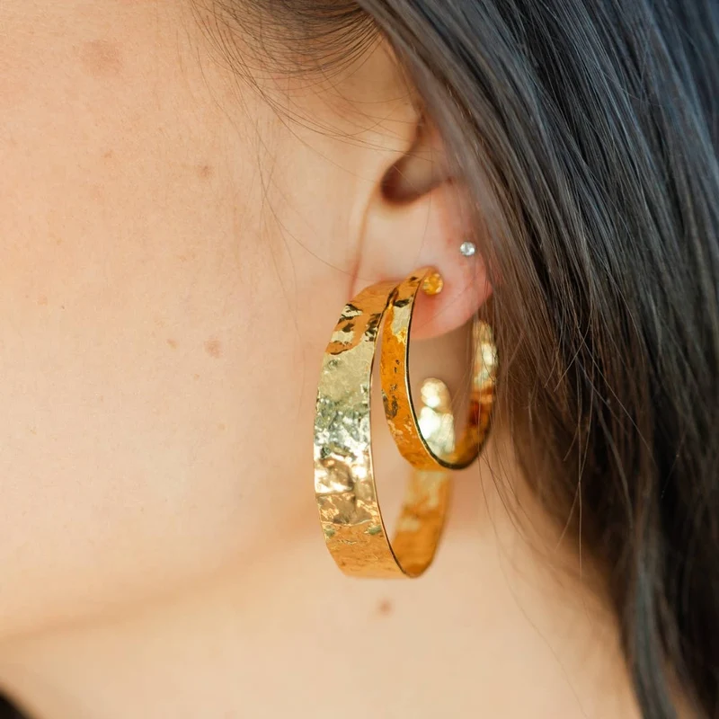 Perfectly Gilded Hoops: Gold / Medium