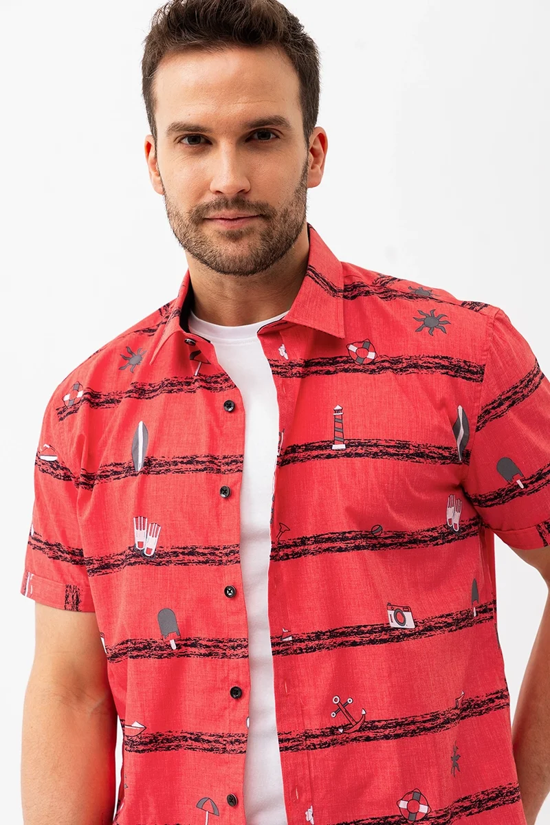 La chemise imprimée plage