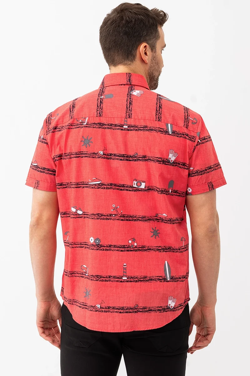 La chemise imprimée plage
