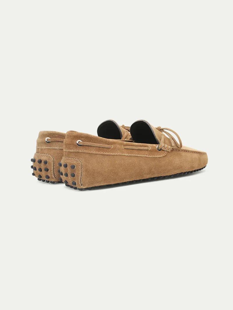 Mocassins de conduite en daim beige avec semelle crantée pour homme