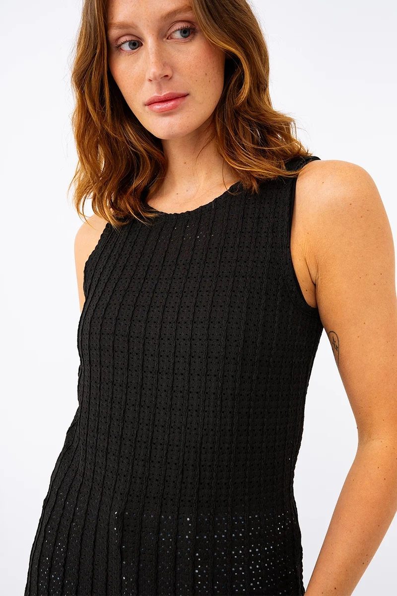 La camisole unie ajourée
