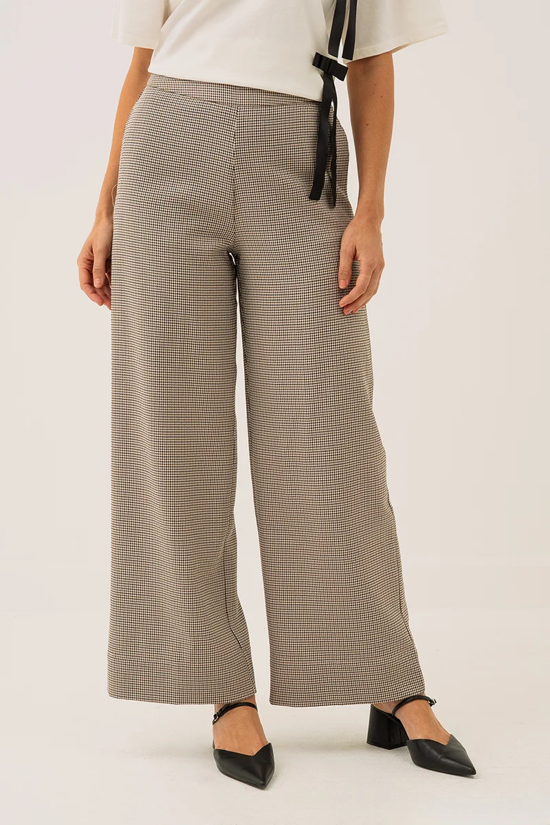 Le pantalon pied de poule brun
