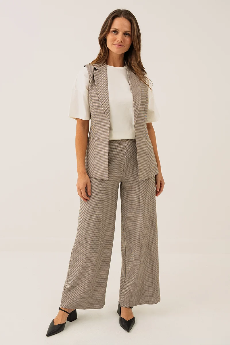 Le pantalon pied de poule brun