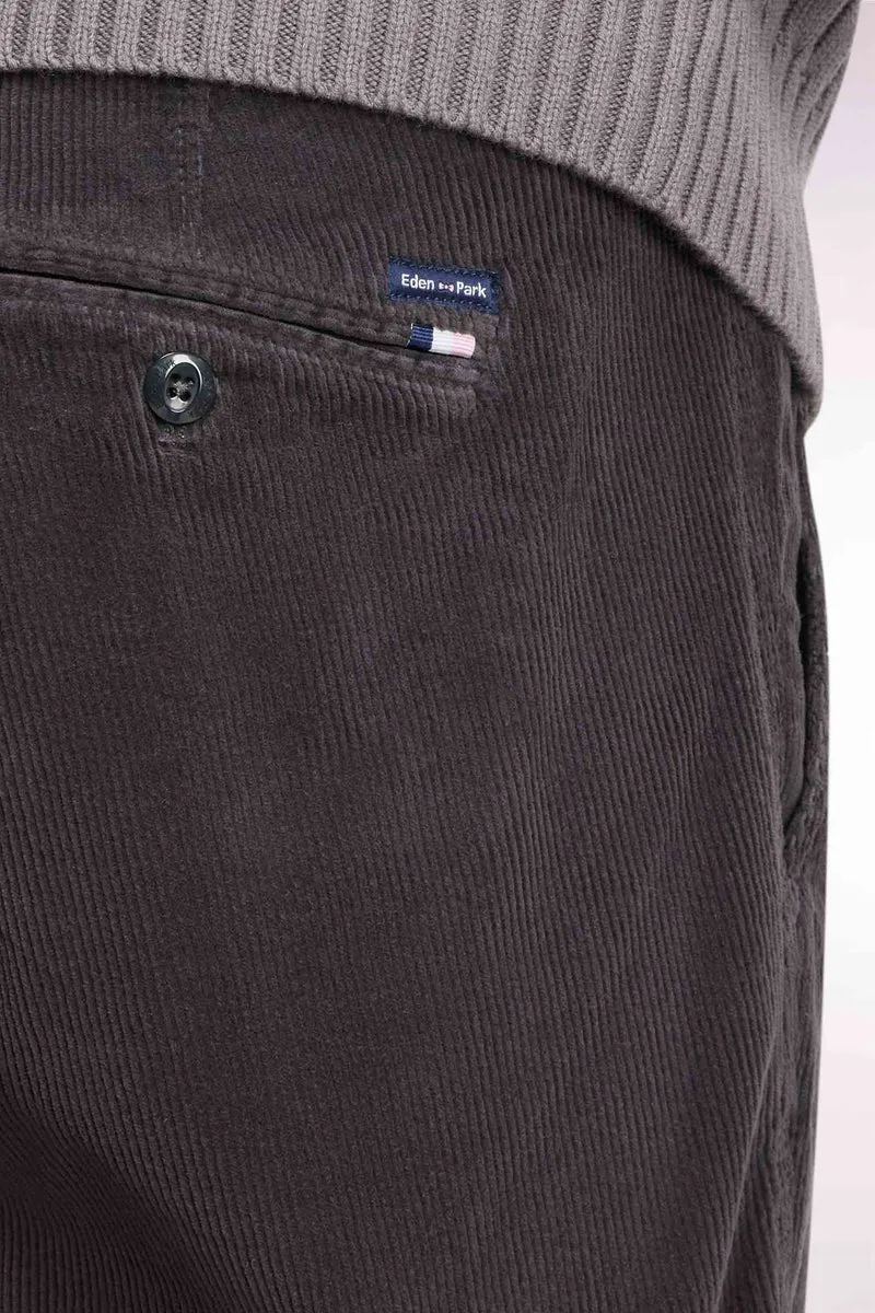 Pantalon chino sans plis en velours côtelé kaki coupe regular