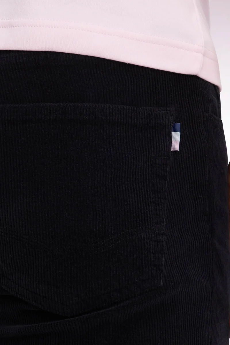 Pantalon 5 poches en velours côtelé noir coupe regular