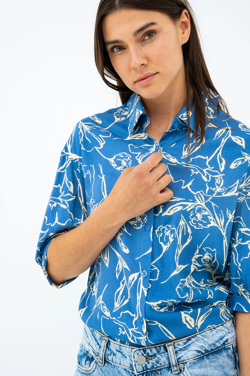 La blouse imprimée manches ballon bouton assorti