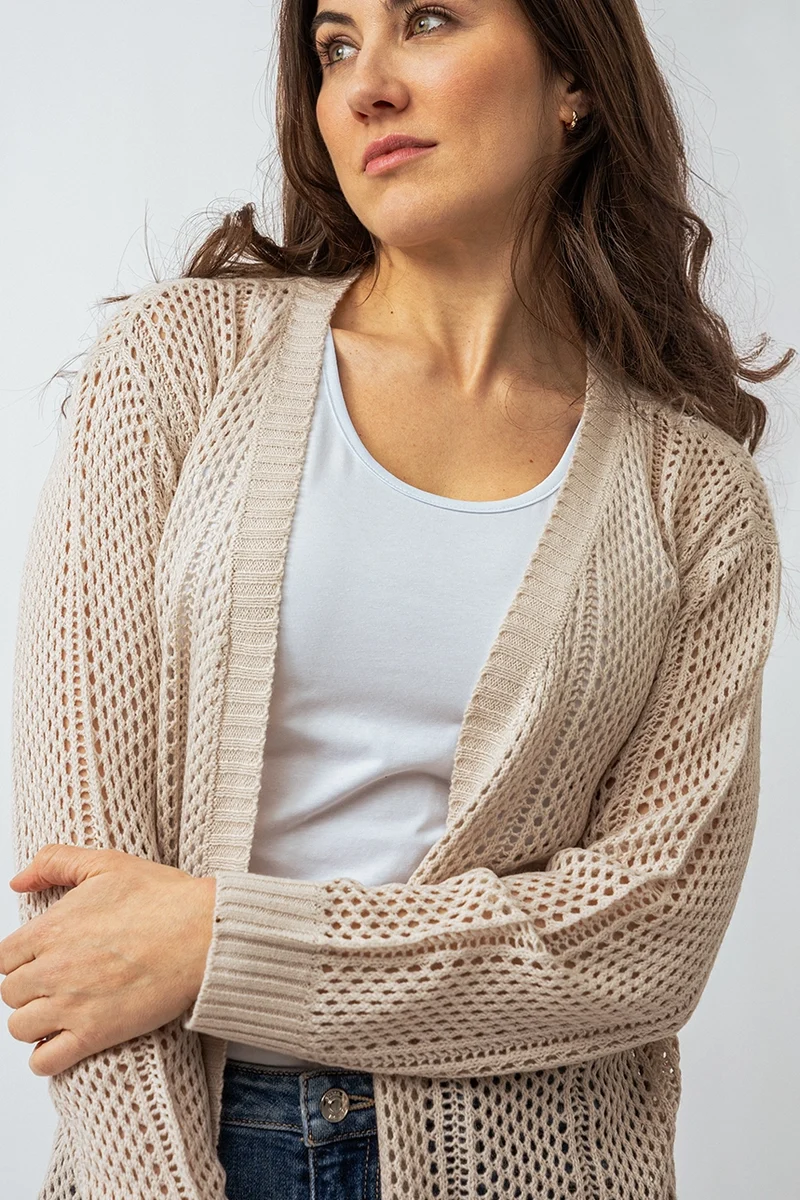 Le cardigan en tricot ajouré