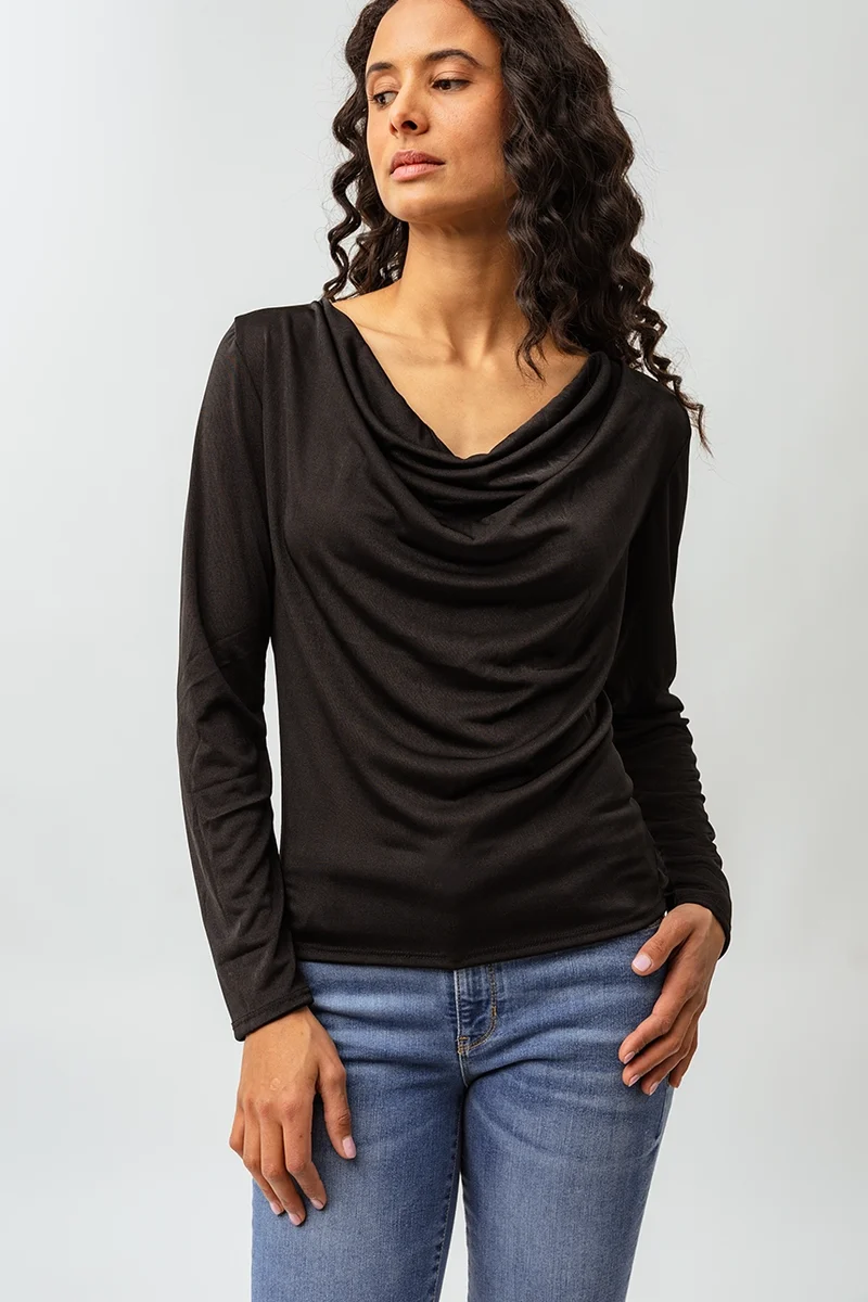 Le t-shirt manches longues col bénitier